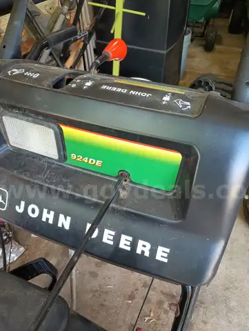 John Deere 924DE snowblower - Broken, read description