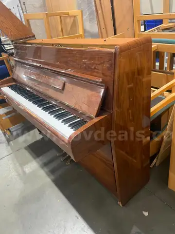 Upright Piano (26-105)