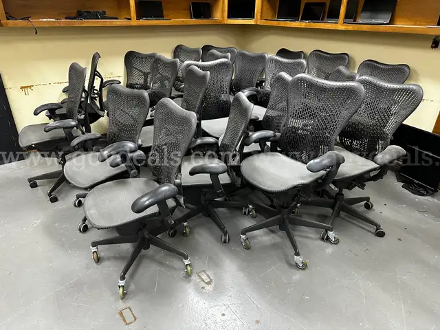 Lot of (22) Herman Miller Mirra