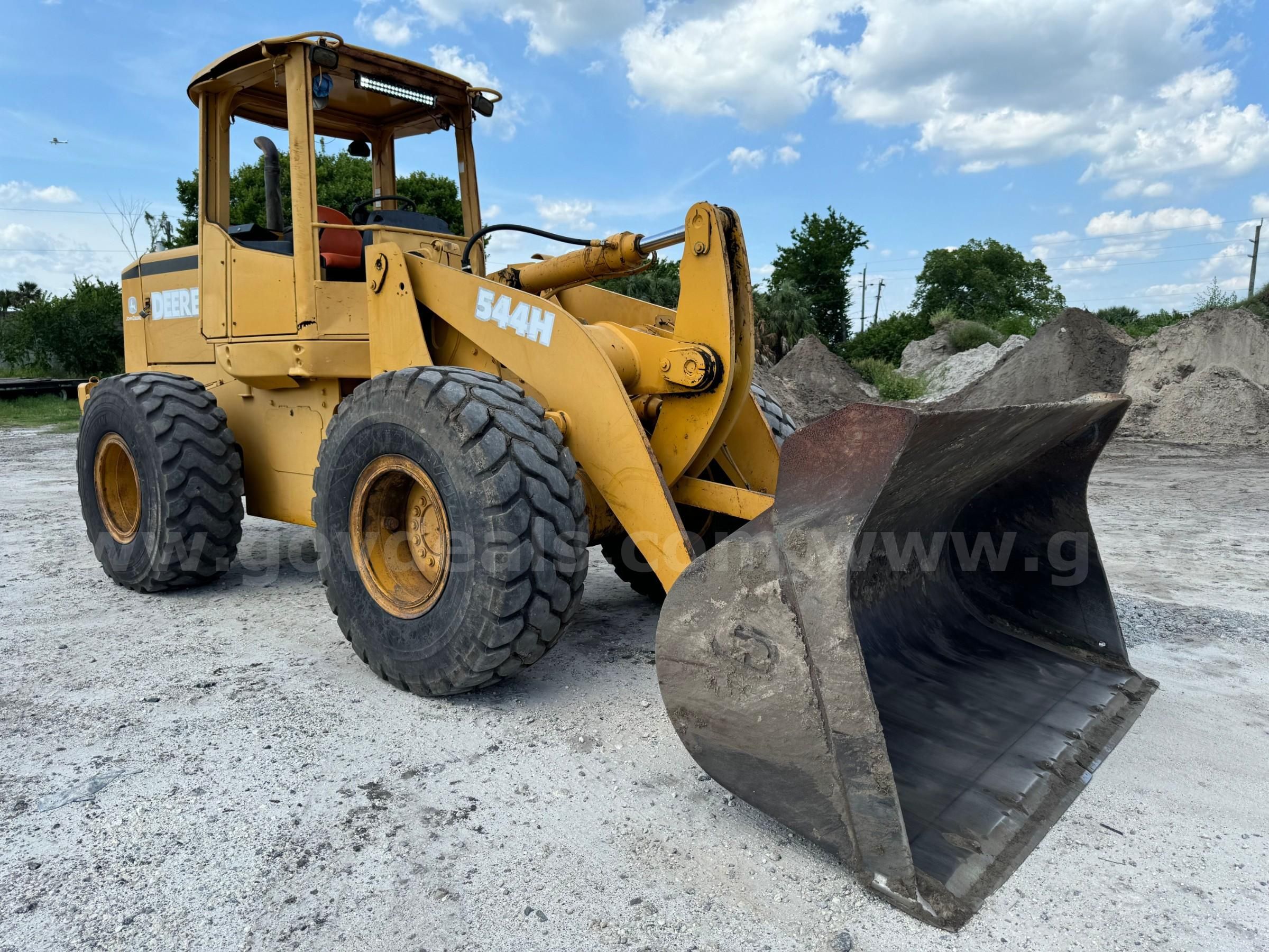 Photo of a  John Deere 544H