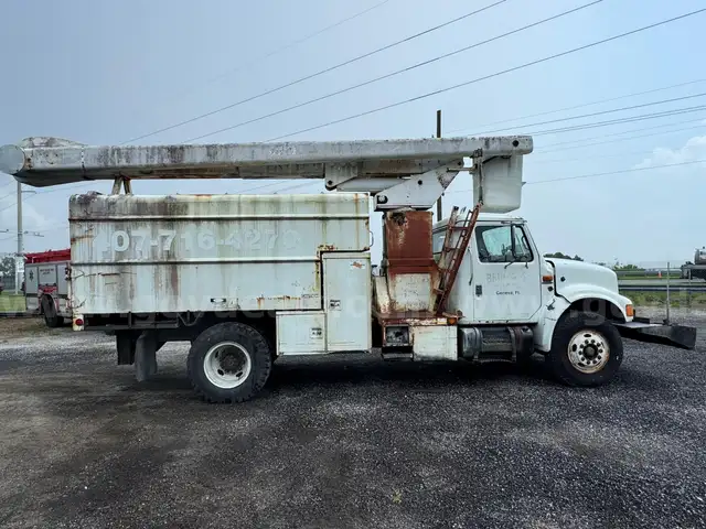 1991 International 4700 bucket truck