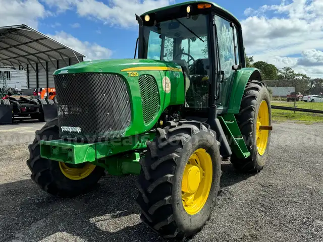 2012 John Deere 7230