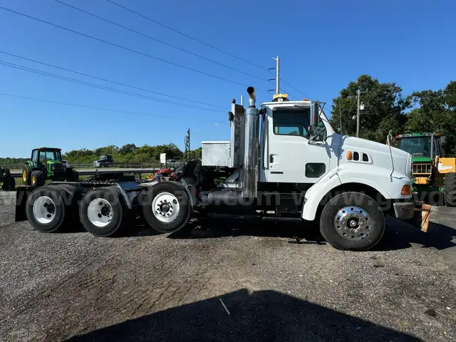 2001 Sterling L9500 Winch Truck