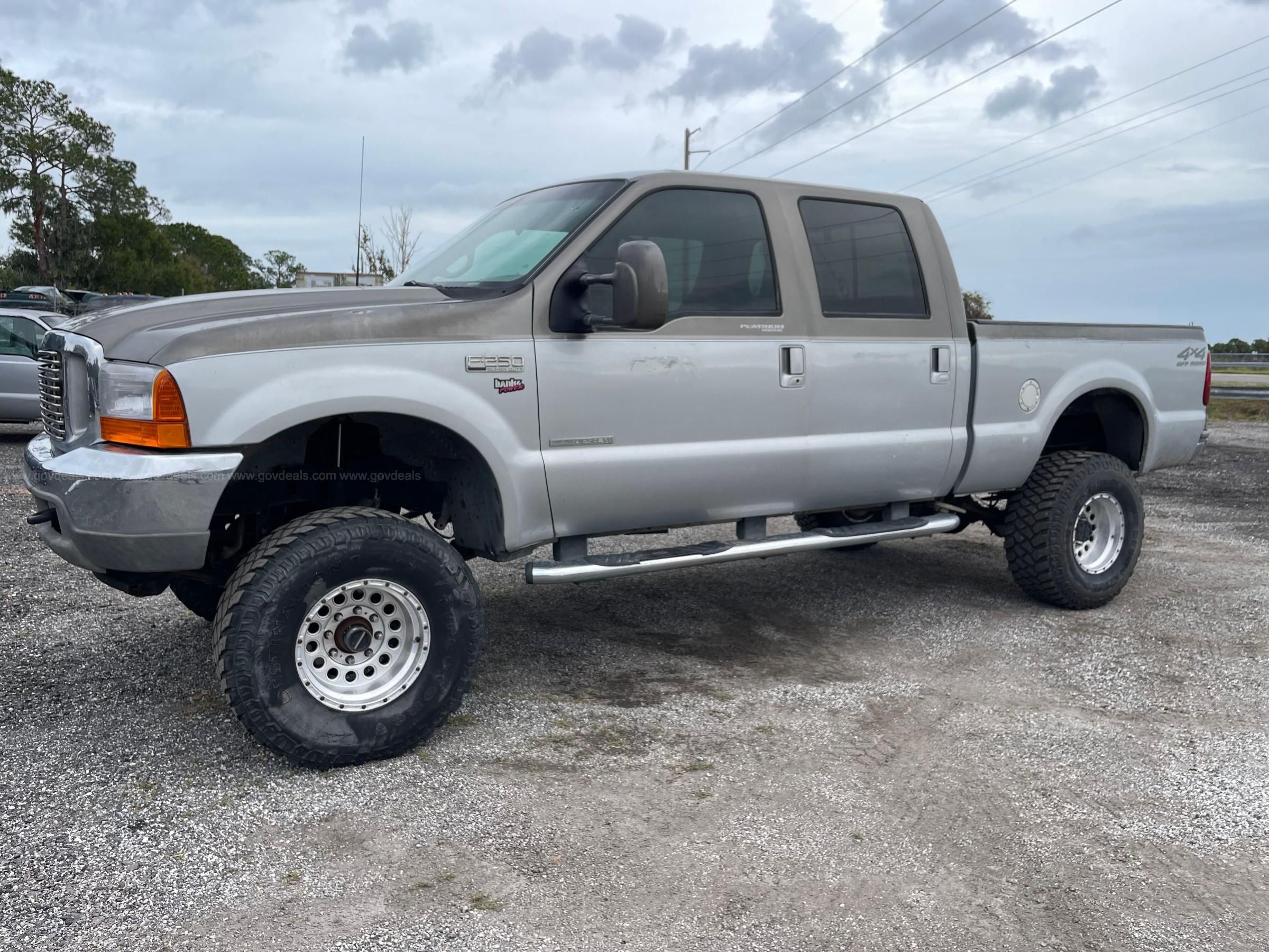 2001 Ford F-250 SD Lariat Crew Cab Short Bed 4WD | AllSurplus