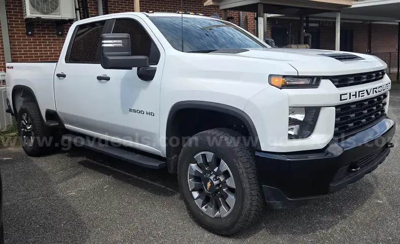 2023 Chevrolet Silverado 2500HD Custom Crew Cab Short Box 4WD
