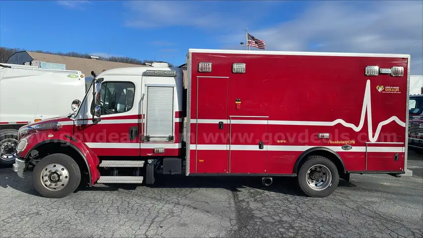 2017 Freightliner M2 106