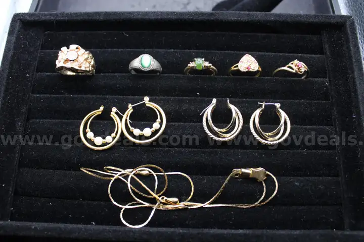 Lot of (11) Jewerly items