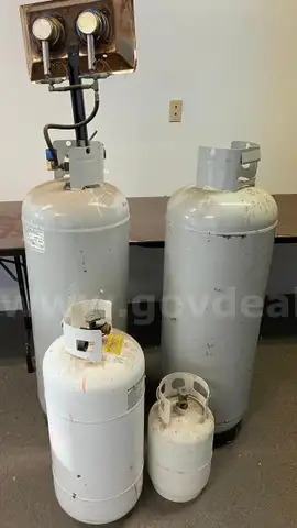 Lot of 4 Propane Tanks