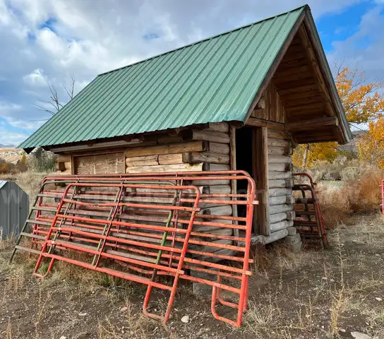 Small Log Cabin