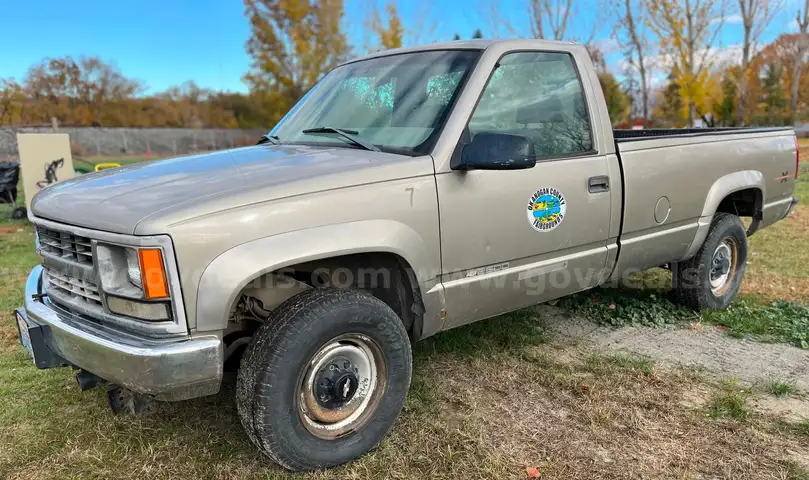 1998 Chevrolet C/K 2500 w/Plow **Tow Away**