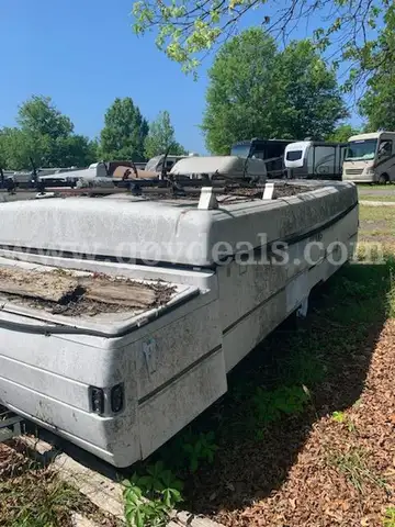 White Rio Coleman Fleetwood Pop-Up Camper ( NO VIN) 