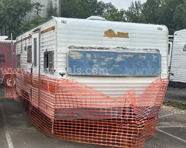 22ft Sunline Travel Trailer (No Visible VIN) 