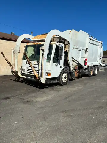 2008 American LaFrance Eagle Front Loader Refuse Truck