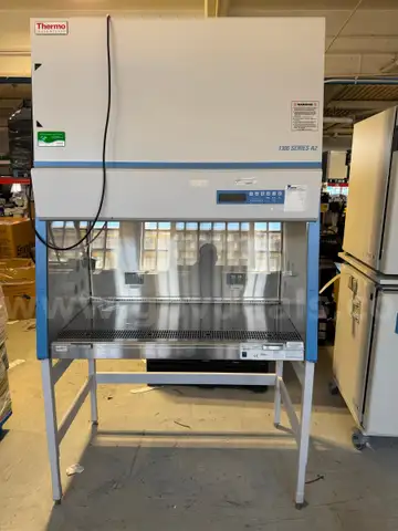 THERMO SCIENTIFIC BIOSAFETY CABINET 1300 SERIES A2