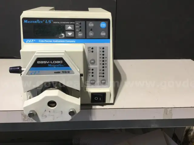 COLE PARMER 7523-60 MASTERFLEX L/S DIGITAL STANDARD DRIVE