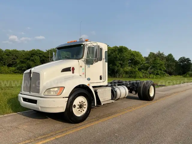 2015 Kenworth T300 AUTOMATIC