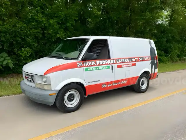 2000 GMC Safari ALL WHEEL DRIVE CARGO VAN  (VIDEO ATTACHED)
