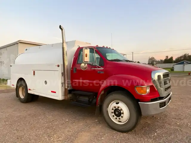 2009 Ford F-750 Fuel Tanker Truck ( Video attached)