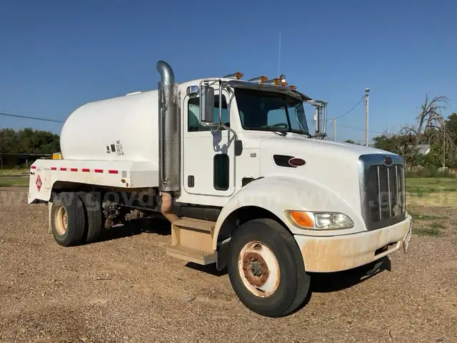 2010 Peterbilt 335 with 2,400 Gallon Tank ( Video Attached)
