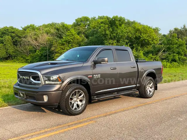 2018 RAM 1500 Laramie Crew Cab ( Video attached)