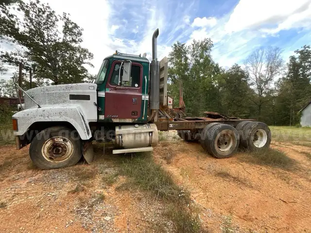 1997 Mack CH613