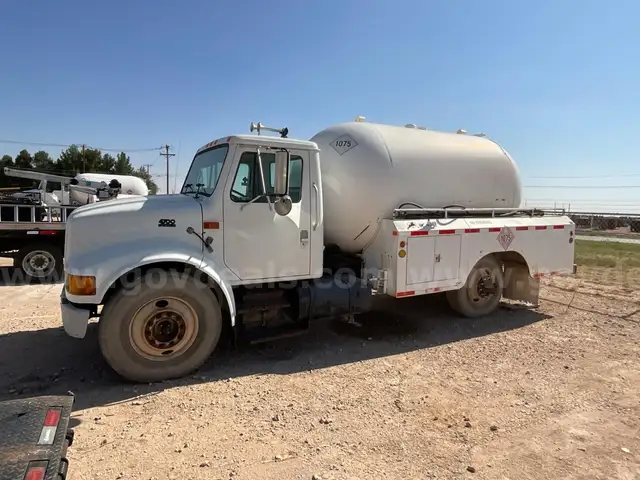 1999 International 4700 with 2,400 Gallon Tank (25,500 GVW)