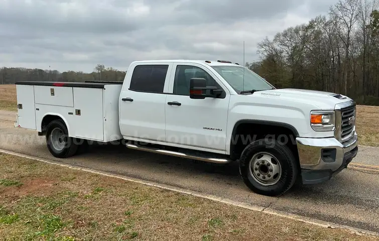 2017 GMC Sierra 3500HD Base Crew Cab Long Box 2WD