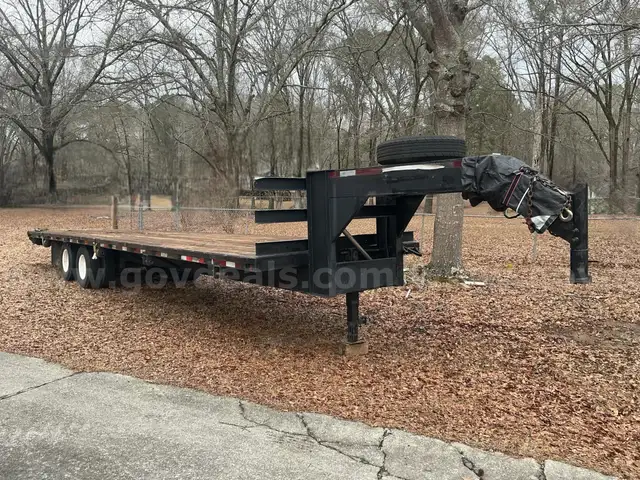 32’ Gooseneck Flatbed Trailer (20K Capacity)