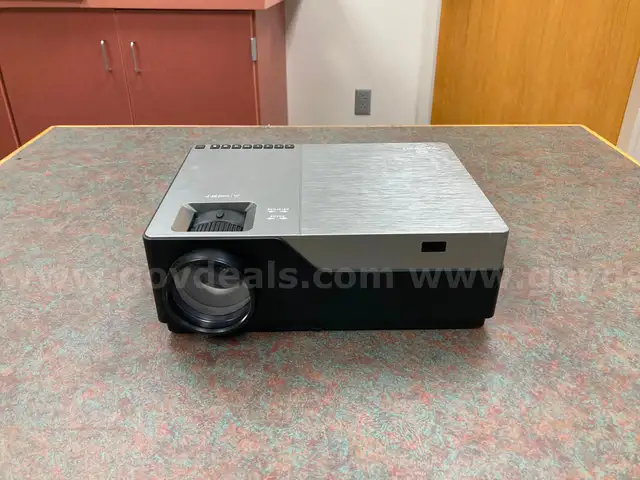 Performance V600 Vankyo Projector