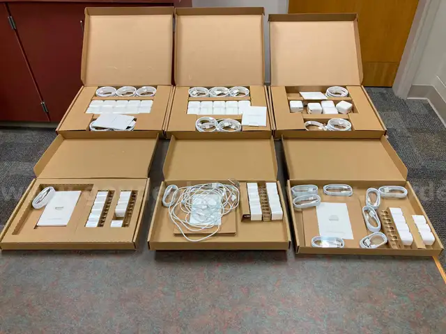 Lot of Lightning Chargers (117) and Charging Bricks (51)