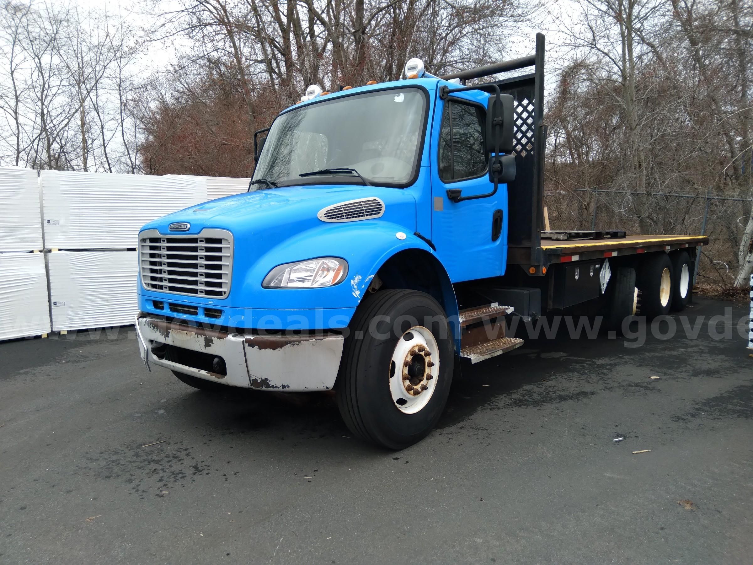 Photo of a 2006 Freightliner M2 106