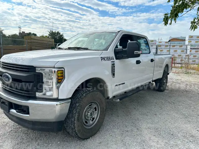 2018 Ford F-350 Super Duty XL 4x4 Crew Cab Pickup