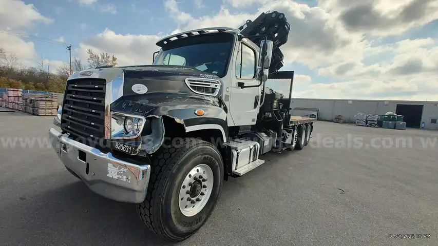 2016 Freightliner 114SD Flatbed Truck Tractor w/ Hiab 322E-5 Hipro Knuckle Boom