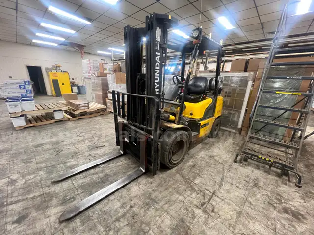 2015 Hyundai 30L-7A Pneumatic Tire Forklift