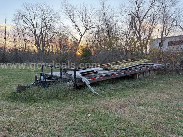 2004 PJ Trailers Tri/A Flatbed Trailer