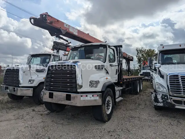 2014 Freightliner 108SD 6x4 23 Ft Flatbed Truck w/ Cleasby FBR-6-36 Conveyor