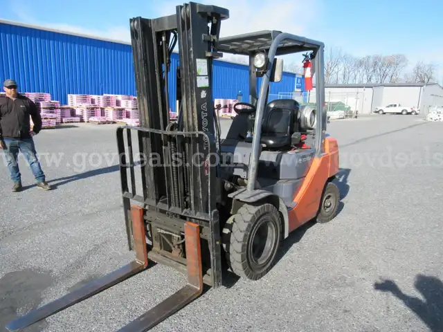 2009 Toyota 8FGU25 Solid Pneumatic Tire Forklift