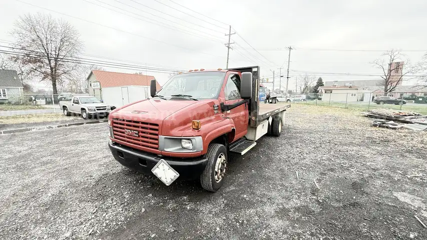 2004 GMC C5500 S/A Flatbed Truck