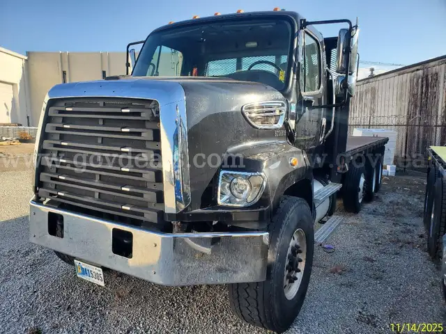 2016 Freightliner 108SD Tri/A Flatbed Truck