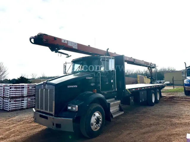 2006 Kenworth T800 T/A Flatbed w/ Cleasby Roofing Conveyor