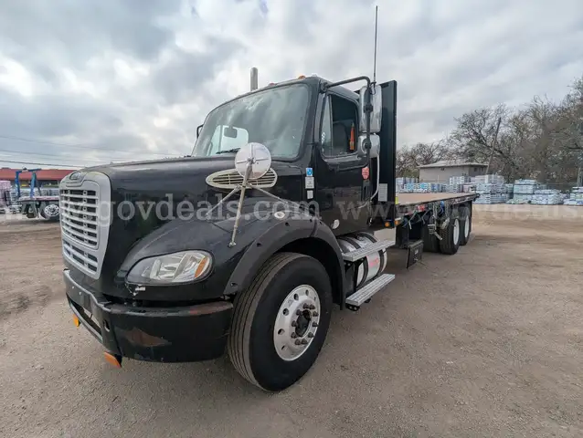 2013 Freightliner M2 112 T/A Flatbed Truck