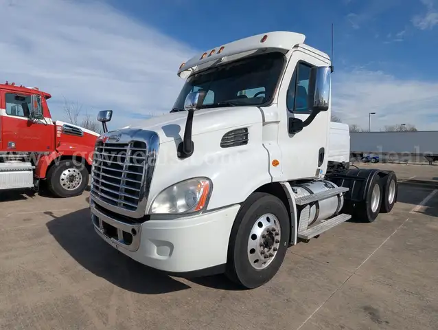 2017 Freightliner Cascadia 113 T/A Truck Tractor
