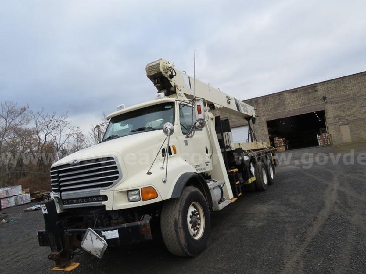 National Crane 900A on 2007 Sterling LT9500 T/A Flatbed Truck | AllSurplus