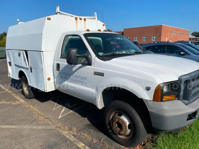 2006 Ford F-350 SD XL 4WD DRW