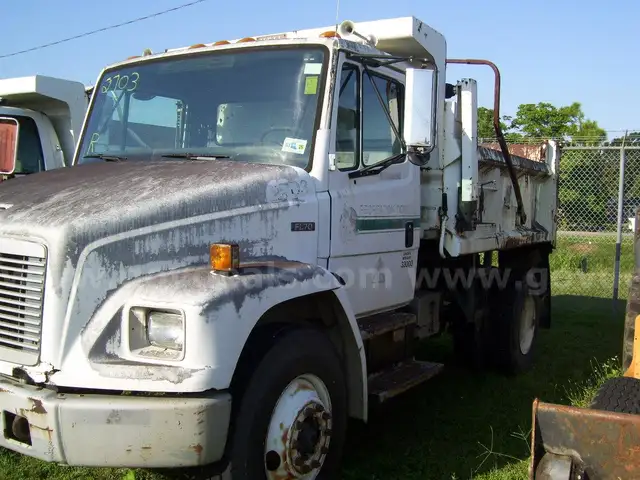 2002 Freightliner FLD70