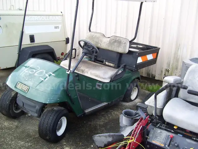 EZ-GO GOLF CART