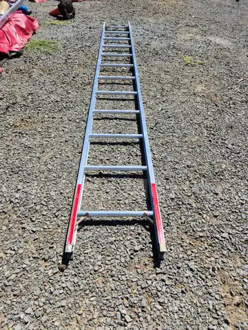 14&#x27; straight ladder