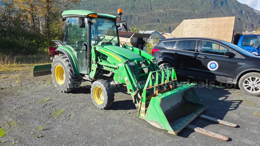 2009 John Deere 3520 4x4 Tractor