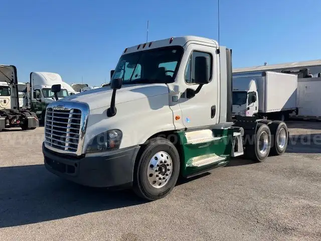 2016 Freightliner Cascadia 125 DAY CAB 6X4