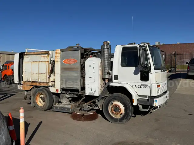 2006 Schwarze A8000 High Dump Street Sweeper